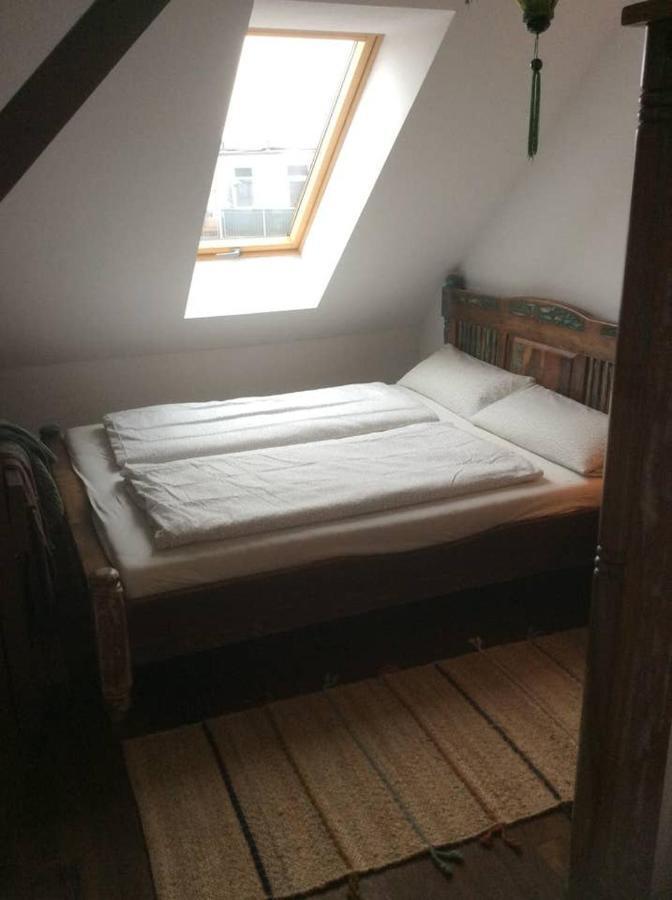 Helle Dachgeschosswohnung Fuer 8 Personen In Zentraler Lage Berlino