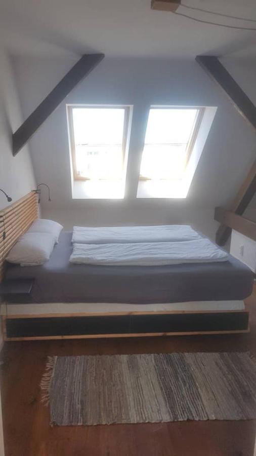 Helle Dachgeschosswohnung Fuer 8 Personen In Zentraler Lage * Berlino