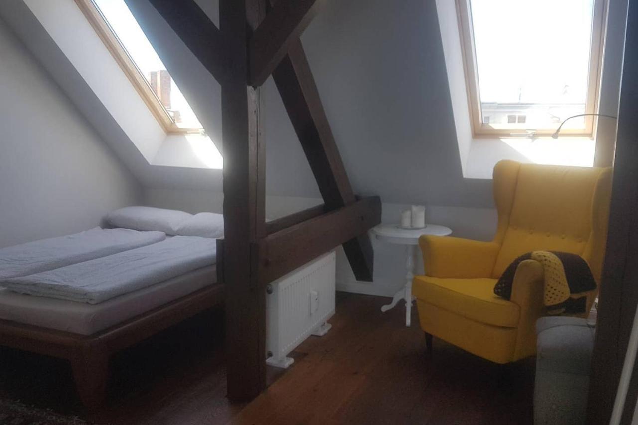 Helle Dachgeschosswohnung Fuer 8 Personen In Zentraler Lage Appartamento *